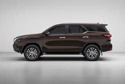 Toyota Fortuner Color Phantom Brown